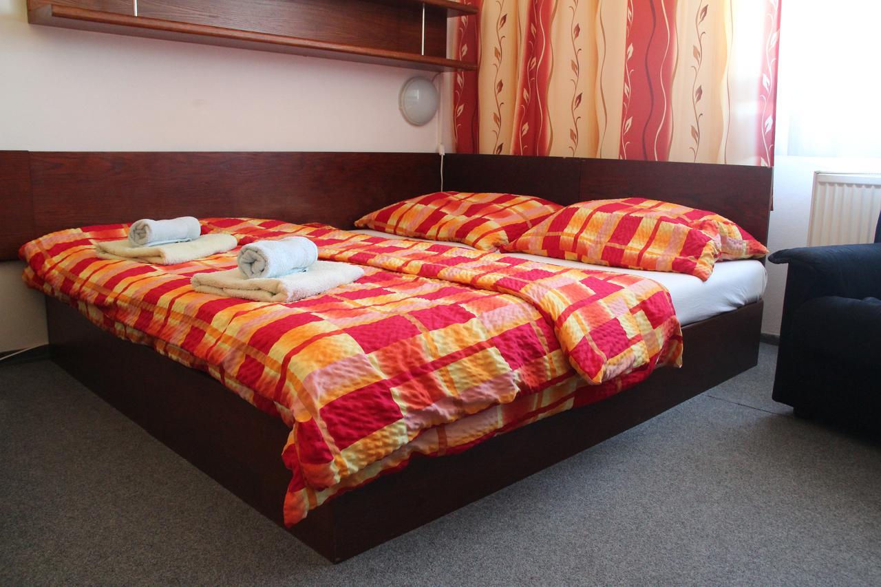 Hotel Rambousek Nove Mesto nad Metuji Luaran gambar